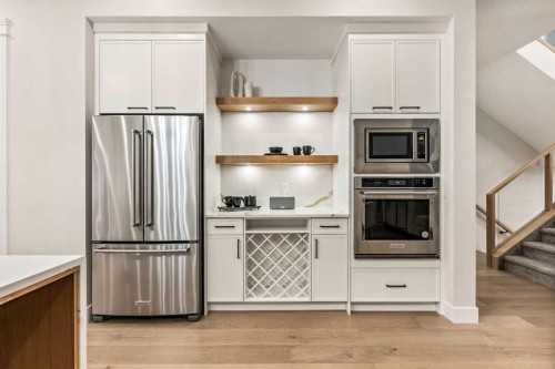 112 South Shore View, Chestermere, AB - Indoor Photo Showing Kitchen