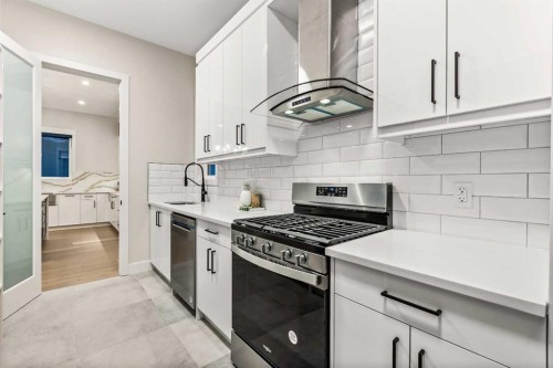 112 South Shore View, Chestermere, AB - Indoor Photo Showing Kitchen With Upgraded Kitchen