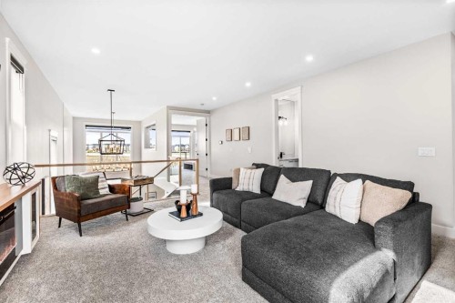 112 South Shore View, Chestermere, AB - Indoor Photo Showing Living Room