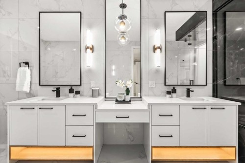 112 South Shore View, Chestermere, AB - Indoor Photo Showing Bathroom