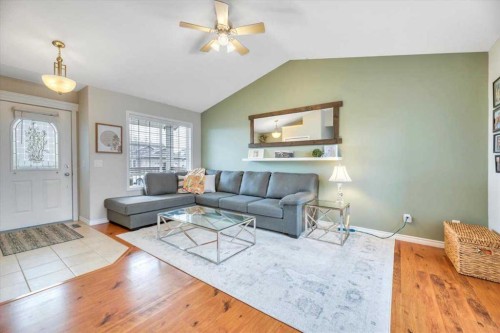 90 Parklane Drive, Strathmore, AB - Indoor Photo Showing Living Room