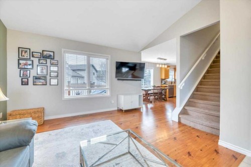90 Parklane Drive, Strathmore, AB - Indoor Photo Showing Living Room