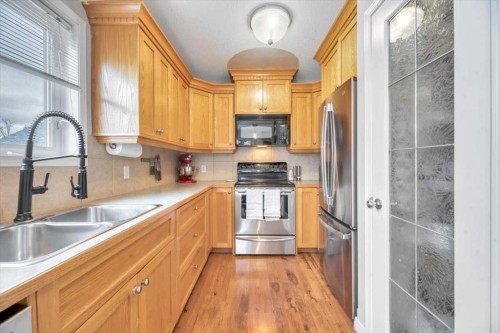 90 Parklane Drive, Strathmore, AB - Indoor Photo Showing Kitchen With Double Sink