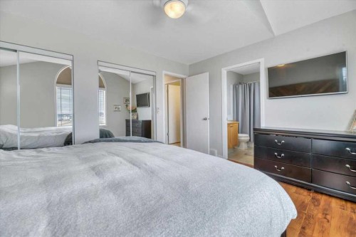 90 Parklane Drive, Strathmore, AB - Indoor Photo Showing Bedroom