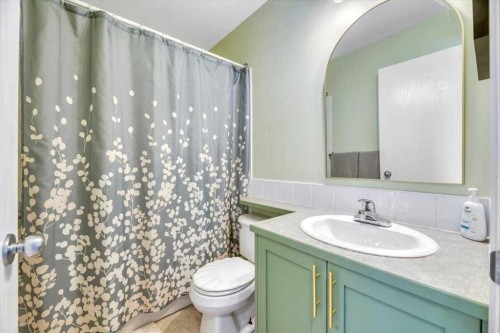 90 Parklane Drive, Strathmore, AB - Indoor Photo Showing Bathroom