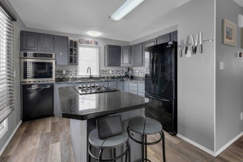 415 Bruce Avenue, Carbon, AB - Indoor Photo Showing Kitchen With Upgraded Kitchen