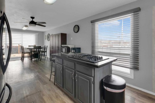 415 Bruce Avenue, Carbon, AB - Indoor