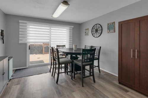 415 Bruce Avenue, Carbon, AB - Indoor Photo Showing Dining Room