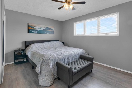 415 Bruce Avenue, Carbon, AB - Indoor Photo Showing Bedroom