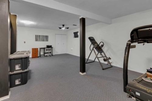 415 Bruce Avenue, Carbon, AB - Indoor Photo Showing Gym Room