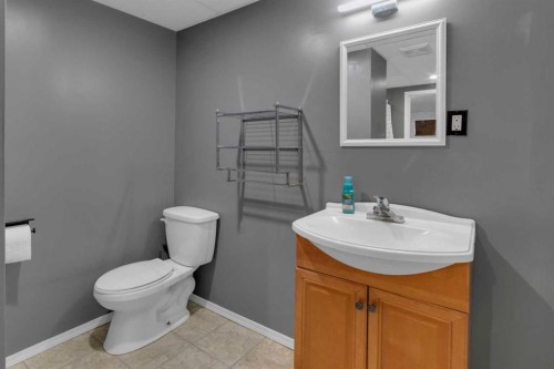 415 Bruce Avenue, Carbon, AB - Indoor Photo Showing Bathroom