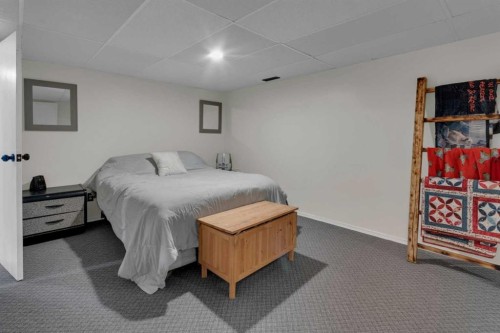 415 Bruce Avenue, Carbon, AB - Indoor Photo Showing Bedroom