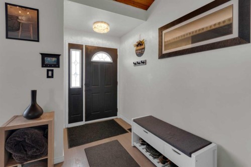 415 Bruce Avenue, Carbon, AB - Indoor Photo Showing Other Room