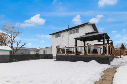 415 Bruce Avenue, Carbon, AB - Outdoor