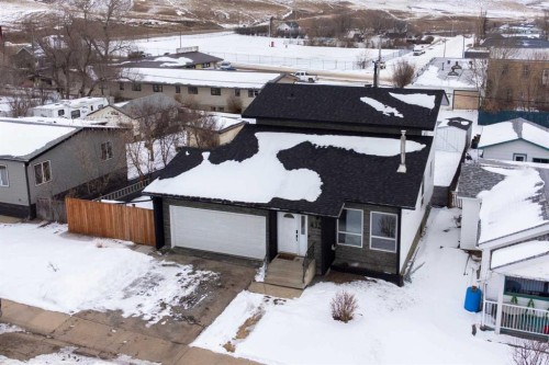 415 Bruce Avenue, Carbon, AB - Outdoor
