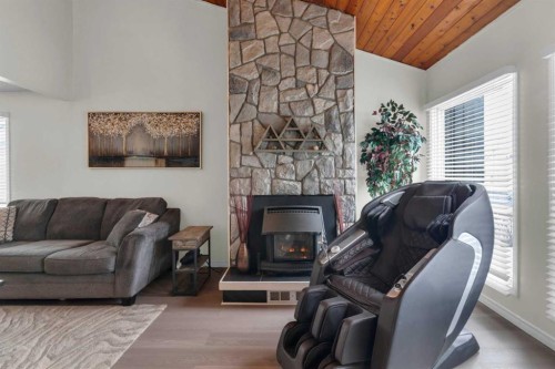 415 Bruce Avenue, Carbon, AB - Indoor Photo Showing Living Room With Fireplace