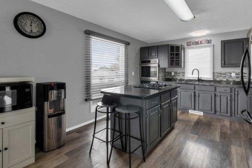 415 Bruce Avenue, Carbon, AB - Indoor Photo Showing Kitchen