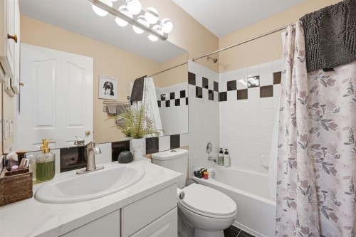 10205 Hidden Valley Drive Nw, Calgary, AB - Indoor Photo Showing Bathroom