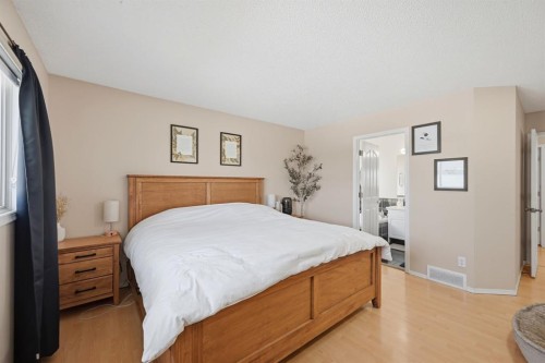 10205 Hidden Valley Drive Nw, Calgary, AB - Indoor Photo Showing Bedroom