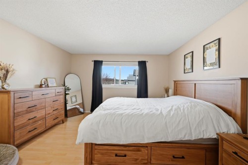 10205 Hidden Valley Drive Nw, Calgary, AB - Indoor Photo Showing Bedroom
