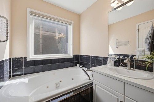 10205 Hidden Valley Drive Nw, Calgary, AB - Indoor Photo Showing Bathroom