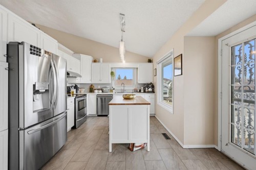 10205 Hidden Valley Drive Nw, Calgary, AB - Indoor Photo Showing Kitchen