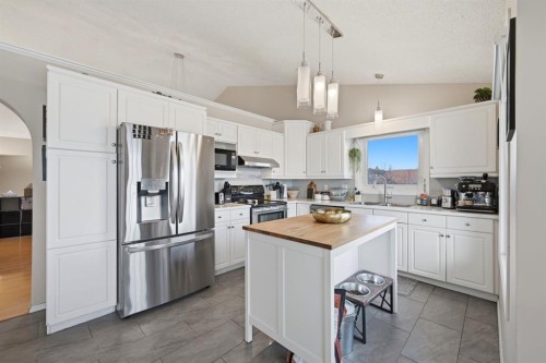 10205 Hidden Valley Drive Nw, Calgary, AB - Indoor Photo Showing Kitchen With Upgraded Kitchen
