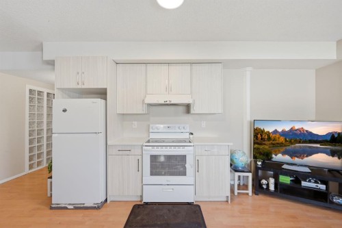 10205 Hidden Valley Drive Nw, Calgary, AB - Indoor Photo Showing Kitchen