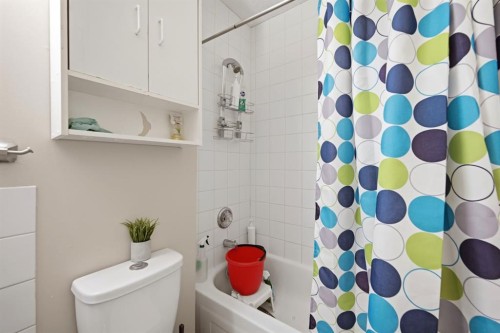 10205 Hidden Valley Drive Nw, Calgary, AB - Indoor Photo Showing Bathroom