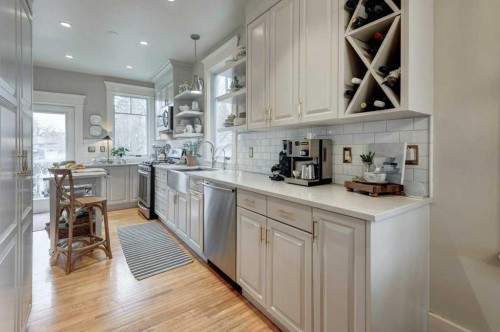 1712 25 Street Sw, Calgary, AB - Indoor Photo Showing Kitchen With Upgraded Kitchen