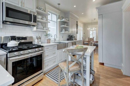 1712 25 Street Sw, Calgary, AB - Indoor Photo Showing Kitchen With Upgraded Kitchen