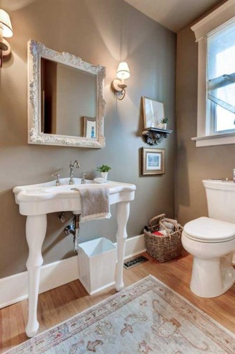1712 25 Street Sw, Calgary, AB - Indoor Photo Showing Bathroom