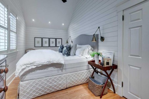 1712 25 Street Sw, Calgary, AB - Indoor Photo Showing Bedroom