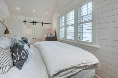 1712 25 Street Sw, Calgary, AB - Indoor Photo Showing Bedroom