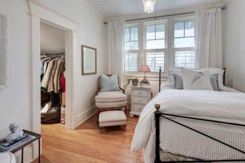 1712 25 Street Sw, Calgary, AB - Indoor Photo Showing Bedroom