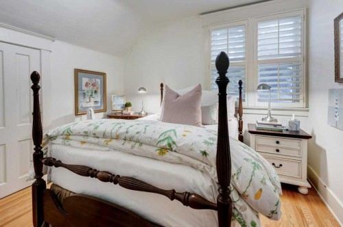 1712 25 Street Sw, Calgary, AB - Indoor Photo Showing Bedroom