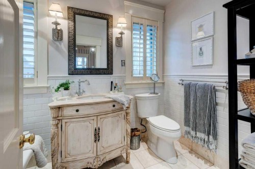 1712 25 Street Sw, Calgary, AB - Indoor Photo Showing Bathroom
