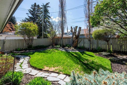 1712 25 Street Sw, Calgary, AB - Outdoor With Backyard