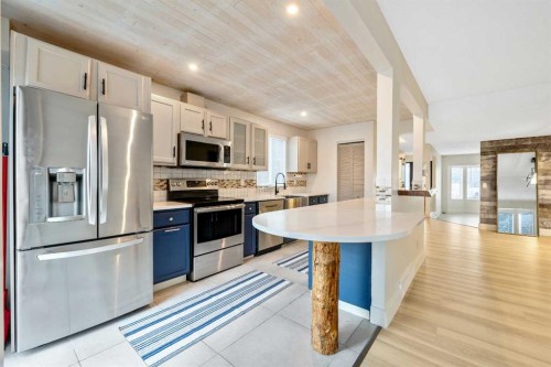 100 Woodfield Green Sw, Calgary, AB - Indoor Photo Showing Kitchen With Stainless Steel Kitchen With Upgraded Kitchen