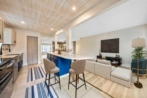 100 Woodfield Green Sw, Calgary, AB - Indoor