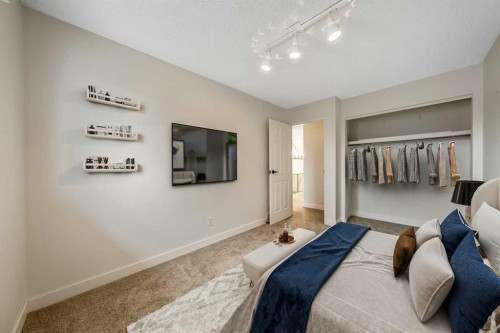 100 Woodfield Green Sw, Calgary, AB - Indoor Photo Showing Bedroom