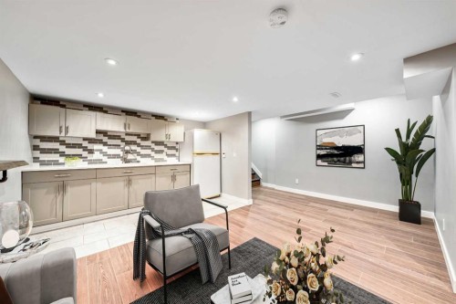 100 Woodfield Green Sw, Calgary, AB - Indoor
