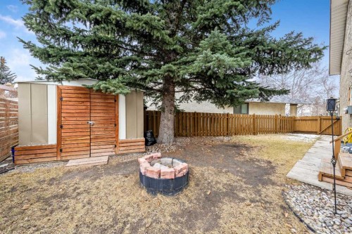 100 Woodfield Green Sw, Calgary, AB - Outdoor