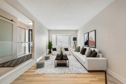 100 Woodfield Green Sw, Calgary, AB - Indoor Photo Showing Living Room