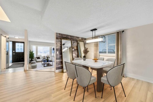 100 Woodfield Green Sw, Calgary, AB - Indoor Photo Showing Dining Room