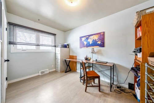 124 Lynnwood Drive Se, Calgary, AB - Indoor Photo Showing Office