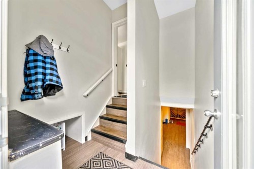 124 Lynnwood Drive Se, Calgary, AB - Indoor Photo Showing Other Room