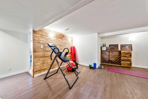 124 Lynnwood Drive Se, Calgary, AB - Indoor Photo Showing Other Room