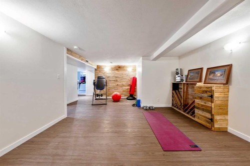 124 Lynnwood Drive Se, Calgary, AB - Indoor Photo Showing Other Room