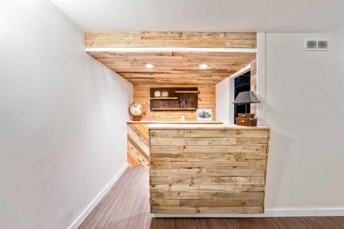 124 Lynnwood Drive Se, Calgary, AB - Indoor Photo Showing Other Room